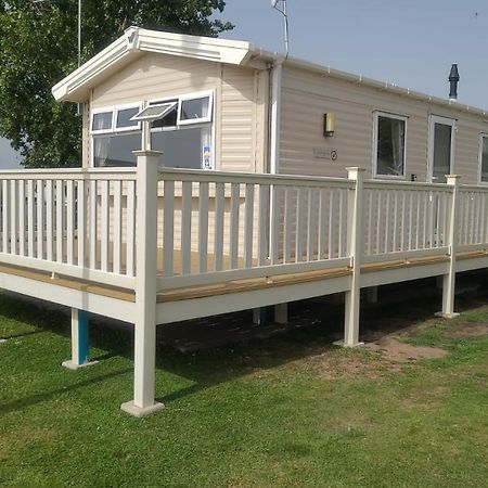 8 Bed Sun Decked Caravan Unlimited High Speed Wifi And Fun At Seawick Holiday Park Clacton-on-Sea Exterior foto
